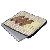Holzstifte auf grauem Streifen Personalisiert Laptopschutzhülle (Vorne Knopf)