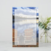 Holzstühle bei Sonnenuntergang am See Briefpapier (Stehend Vorderseite)