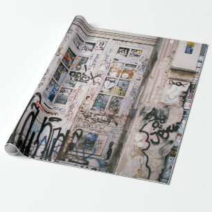 HOLZTÜR MIT HANDSCHRIFTEN GESCHENKPAPIER