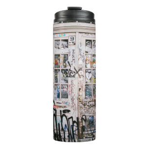 HOLZTÜR MIT HANDWRITINGS THERMOSBECHER