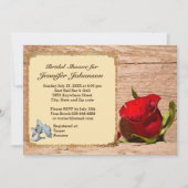 Holzwand und Rote Rose Brautdusche Einladung (Vorderseite)