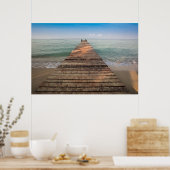 Holzwanderweg und Meer im Sommer Poster (Küche)