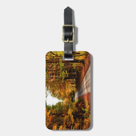 Holzweg mit Laubblätterung Gepäckanhänger (Vorderseite vertikal)