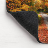 Holzweg mit Laubblätterung Mousepad (Ecke)