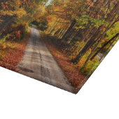 Holzweg mit Laubblätterung Schneidebrett (Ecke)