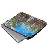 Holzweg über Sumpf Laptopschutzhülle (Vorne Knopf)