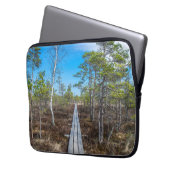 Holzweg über Sumpf Laptopschutzhülle (Vorderseite Links)