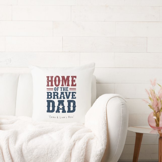 Home of the Brave Dad Pillow – Funny Couch Gift Kissen (Liege)