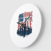 Home of the Brave Salute Tee Große Wanduhr (Winkel)
