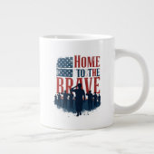 Home of the Brave Salute Tee Jumbo-Tasse (Rechts)