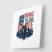 Home of the Brave Salute Tee Quadratische Wanduhr (Winkel)