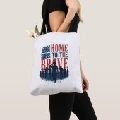 Home of the Brave Salute Tee Tasche (Von Nahem)
