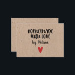 Homemade mit Liebe Kraft Small Business Mitteilungskarte<br><div class="desc">Eine personalisierte "hausgemachte mit Liebe" Notenkarte auf kraftfarbenem Hintergrund. Machen Sie es Ihren,  indem Sie Ihren eigenen Namen hinzufügen. Eine hübsche Touch für all Ihre hausgemachten Geschenke. Zurück ist leer,  um eine kleine Notiz zu schreiben. Ideal für ein kleines Unternehmen. Entworfen für Sie von BlackBerry Boulevard.</div>