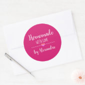 Homemade mit Liebe-Rosa-Skriptnamen Runder Aufkleber (Umschlag)