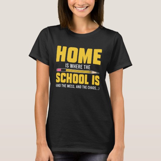 Homeschool MomTeaching Home is Where the Mess and  T-Shirt (Vorderseite)