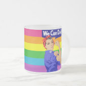 HOMOSEXUELLE FLAGGE UND ROSIE DE RIVETER MATTGLASTASSE (VorderseiteRechts)