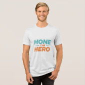 Hone das Heldenhemd für Männer. Tri-Blend Shirt (Vorderseite voll)