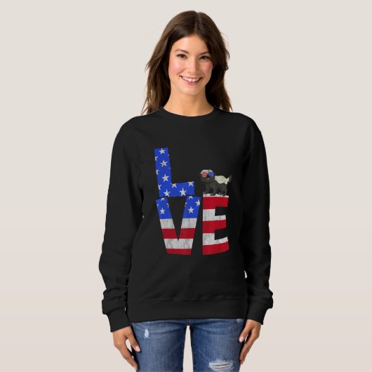 Honey Badger American Flag Sunglasses 4th of July Sweatshirt (Vorne ganz)