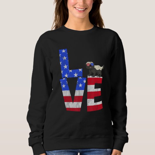 Honey Badger American Flag Sunglasses 4th of July Sweatshirt (Vorderseite)