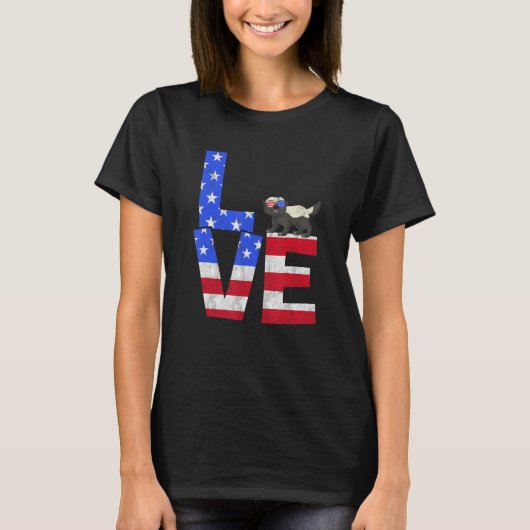 Honey Badger American Flag Sunglasses 4th of July T-Shirt (Vorderseite)