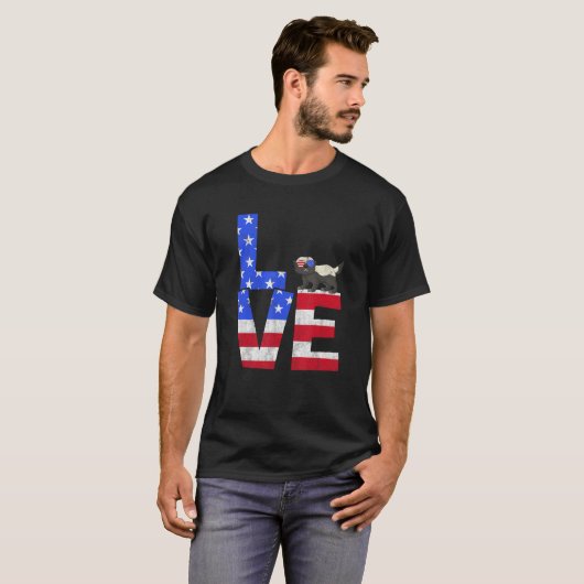 Honey Badger American Flag Sunglasses 4th of July  T-Shirt (Vorne ganz)