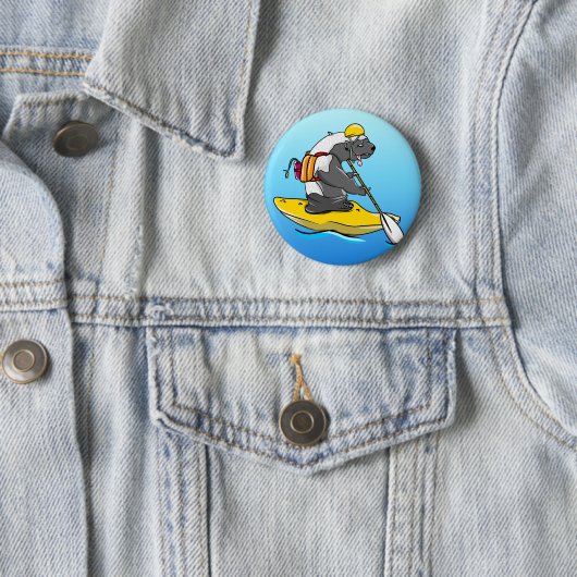 Honey Badger Canoeing in einem Fluss Button (Beispiel)
