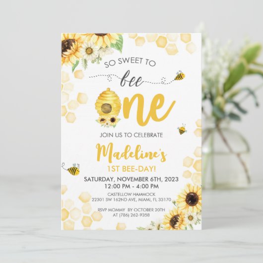 Honey Bee Day Sonnenblume Geburtstag Einladung (Stehend Vorderseite)