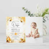 Honey Bee-Day Watercolor Cute Photo 1st Birthday Einladung (Stehend Vorderseite)