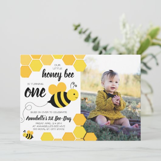 Honey Bee Girls First Birthday Foto Einladung (Stehend Vorderseite)