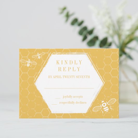 Honey Bee Golden Yellow Pattern RSVP Card (Stehend Vorderseite)