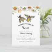 Honey Bee Mommy to Bee Twins Baby Shower Einladung (Stehend Vorderseite)