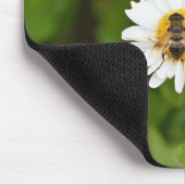 Honey Bee on a Daisy Mousepad (Ecke)