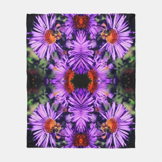 Honey Bee On Lila Aster Blume Abstrakt Fleecedecke (Vorderseite)