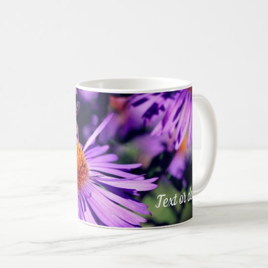 Honey Bee On Lila Aster Blume Personalisiert Kaffeetasse (VorderseiteRechts)