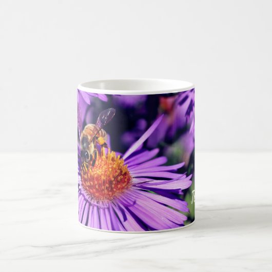 Honey Bee On Lila Aster Blume Personalisiert Kaffeetasse (Mittel)