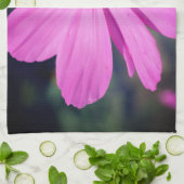 Honey Bee On Pink Cosmos Flower Close Up  Geschirrtuch (Gefaltet)