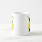 Honey Bees Meeting on Yellow Flower Kaffeetasse (Mittel)