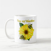 Honey Bees Meeting on Yellow Flower Kaffeetasse (Links)