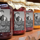 Honey Jelly Jar Labels Wedding Foto Vielen Dank<br><div class="desc">Chalkboard Ästhetische hausgemachte Wedding Jar Vielen Dank. Viktorianisches englisches Cottagecore Rustic Luxe Chalkboard Hochzeitsdesign mit einem Vintagen Randelement, das einzigartig ist und Ihnen viele Komplimente von Ihren Gästen erwartet. Zwei lieblich romantische, in der Hand gezeichnete Herzen, die sich überschneiden, symbolisieren Ihre ewige Liebe, und die beiden werden in heiliger Ehe....</div>