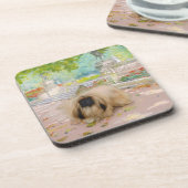 Honey Pekingese in Floral Setting Getränkeuntersetzer (Linke Seite)