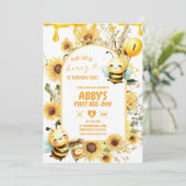 Honey Sunflower First BeeDay Einladung (Stehend Vorderseite)