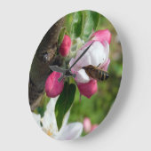 Honeybee & Apple Blossom | Fine Art Glass Clock Große Wanduhr (Winkel)