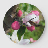Honeybee & Apple Blossom | Fine Art Glass Clock Große Wanduhr (Vorderseite)