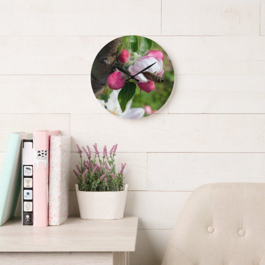 Honeybee & Apple Blossom | Fine Art Glass Clock Große Wanduhr (Lesesaal)