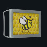 Honeybee-Cartoon Rechteckige Gürtelschnalle<br><div class="desc">Lächelnder Cartoon über nahtlosen Bienenstock-Hintergrund. Eigener Text.</div>