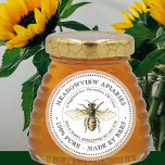 Honeybee Kraft für das Produktetikett Runder Aufkleber<br><div class="desc">Personalisieren Sie Ihre persönlichen Daten mit Ihrem eigenen Firmennamen und Ihrer Beschreibung. Detaillierte Darstellung der Vintagen Honigbienen in Taupe und goldfarbener Farbe mit einem Kraftgrenzrahmen. Ideal für Honiggläser und Bienenwachskandeln und Bienenwachs-Lotion-Bars. Die kleinere Größe eignet sich hervorragend für 6 oz Honigbehältnisse und die meisten Honigdeckeletiketten.</div>