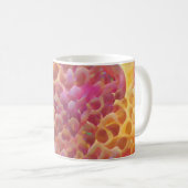 Honeycomb psychedelische digitale Kunst Kaffeetasse (VorderseiteRechts)