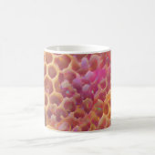 Honeycomb psychedelische digitale Kunst Kaffeetasse (Mittel)