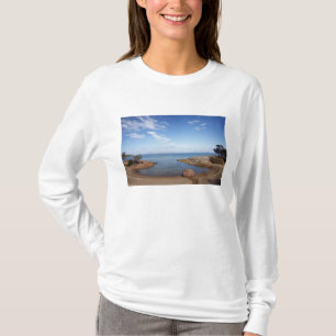 Honeymoon Bay, Coles Bay, Freycinet National T-Shirt
