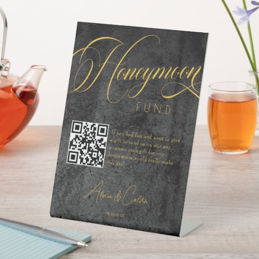 Honeymoon Fun Calligraphy Script QR Code Wedding Sockelschild (In Situ)